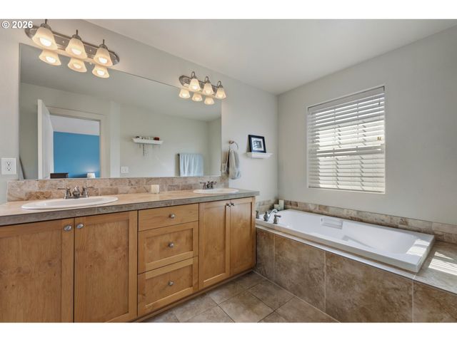 13639 Sw KING LEAR Way, Portland, OR 97224