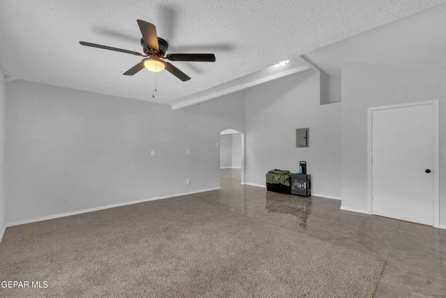 10400 Valle Koki Drive Drive, Socorro, TX 79927