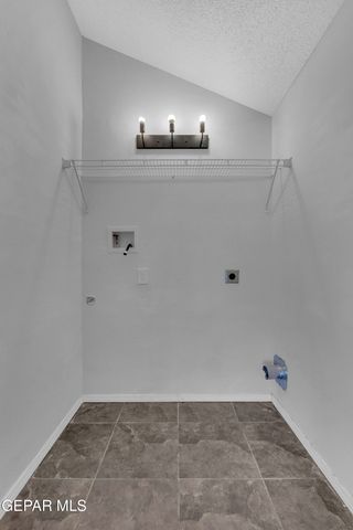 10400 Valle Koki Drive Drive, Socorro, TX 79927