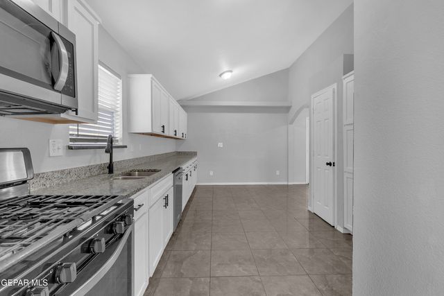 10400 Valle Koki Drive Drive, Socorro, TX 79927