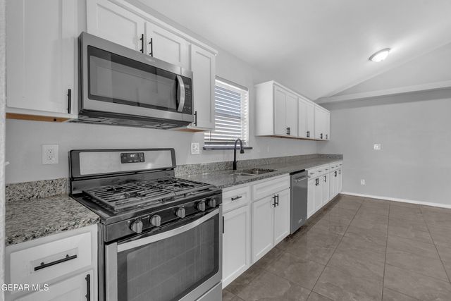 10400 Valle Koki Drive Drive, Socorro, TX 79927