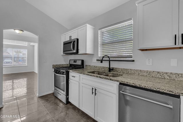 10400 Valle Koki Drive Drive, Socorro, TX 79927