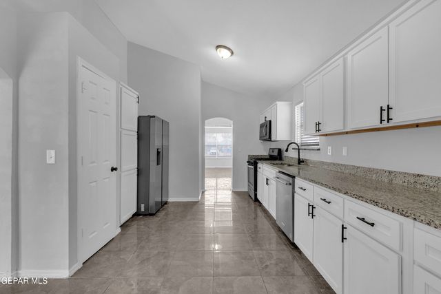 10400 Valle Koki Drive Drive, Socorro, TX 79927