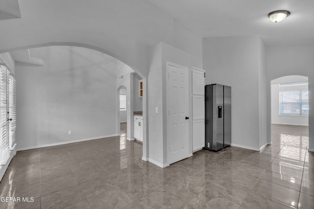 10400 Valle Koki Drive Drive, Socorro, TX 79927