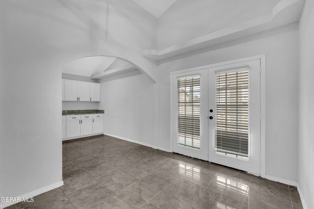 10400 Valle Koki Drive Drive, Socorro, TX 79927