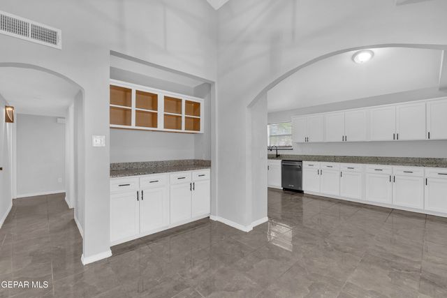 10400 Valle Koki Drive Drive, Socorro, TX 79927