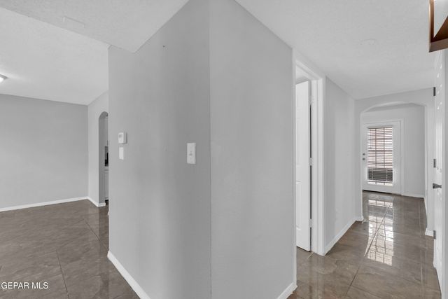 10400 Valle Koki Drive Drive, Socorro, TX 79927