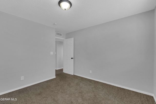 10400 Valle Koki Drive Drive, Socorro, TX 79927