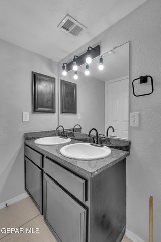 10400 Valle Koki Drive Drive, Socorro, TX 79927