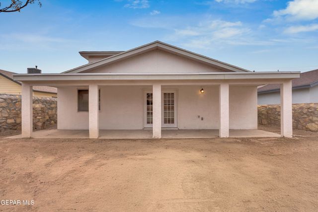 10400 Valle Koki Drive Drive, Socorro, TX 79927