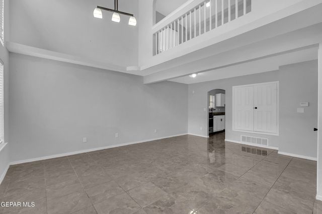 10400 Valle Koki Drive Drive, Socorro, TX 79927