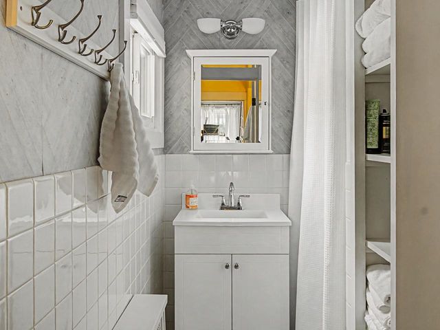 21 Clymer Street, Burlington, VT 05401