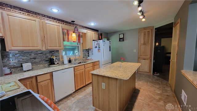 324 Oakridge Drive, Springfield, OH 45504
