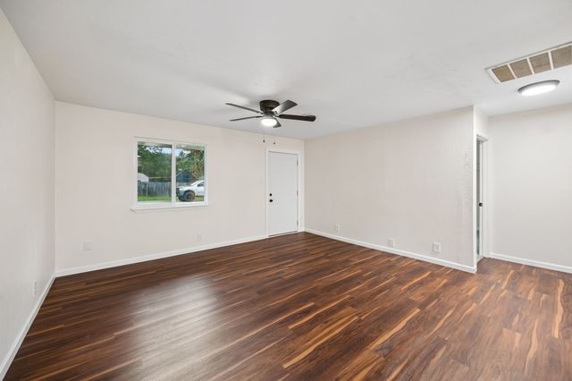7705 Navajo Trail 7705, Lake Worth, TX 76135