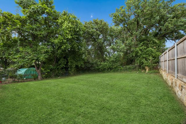 7705 Navajo Trail 7705, Lake Worth, TX 76135