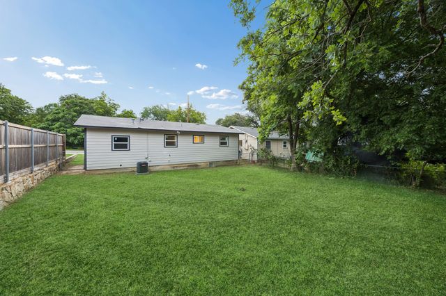 7705 Navajo Trail 7705, Lake Worth, TX 76135