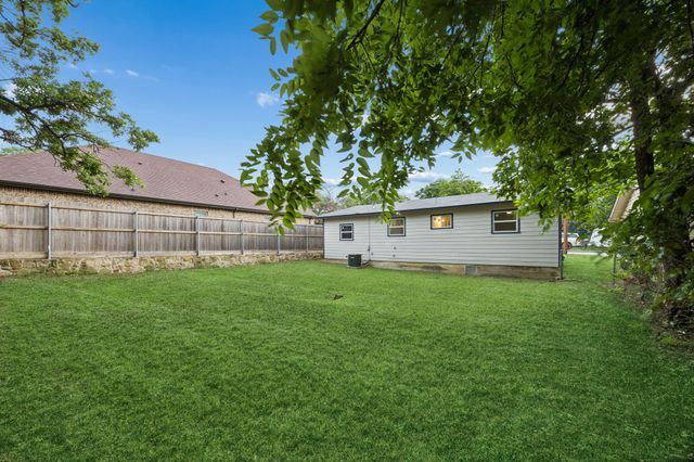 7705 Navajo Trail 7705, Lake Worth, TX 76135