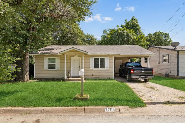 7705 Navajo Trail 7705, Lake Worth, TX 76135
