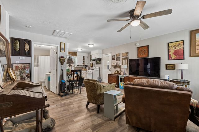 7705 Navajo Trail 7705, Lake Worth, TX 76135