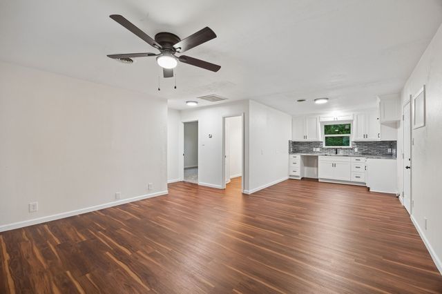 7705 Navajo Trail 7705, Lake Worth, TX 76135