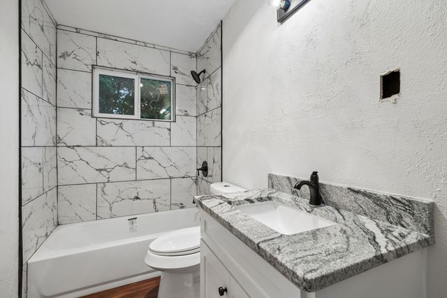 7705 Navajo Trail 7705, Lake Worth, TX 76135