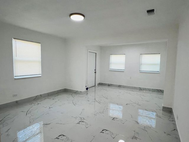 525 NW 22nd Avenue, Fort Lauderdale, FL 33311