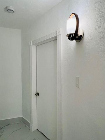 525 NW 22nd Avenue, Fort Lauderdale, FL 33311