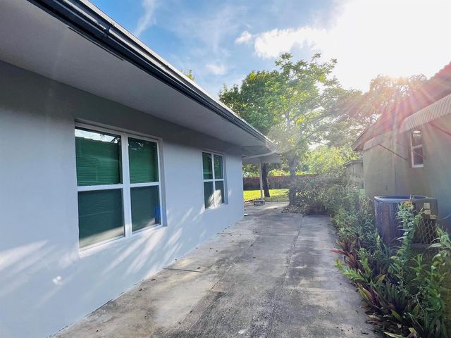 525 NW 22nd Avenue, Fort Lauderdale, FL 33311