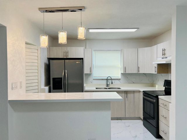 525 NW 22nd Avenue, Fort Lauderdale, FL 33311