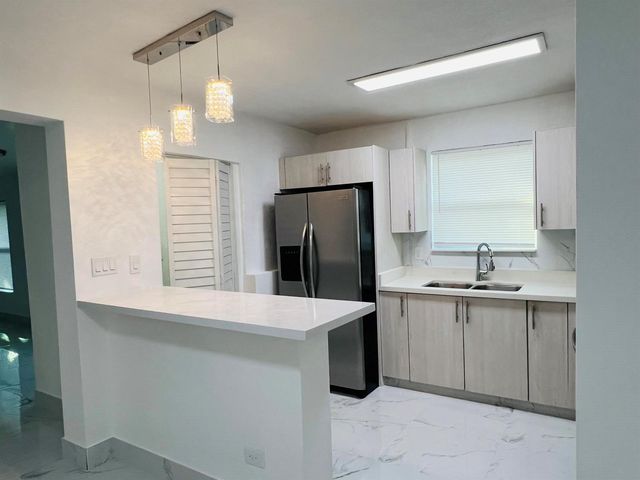 525 NW 22nd Avenue, Fort Lauderdale, FL 33311