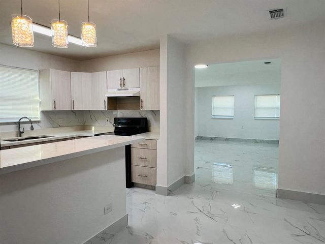 525 NW 22nd Avenue, Fort Lauderdale, FL 33311