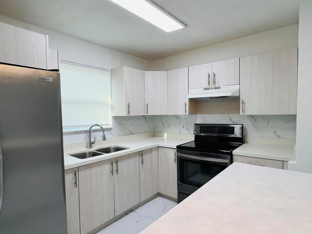 525 NW 22nd Avenue, Fort Lauderdale, FL 33311