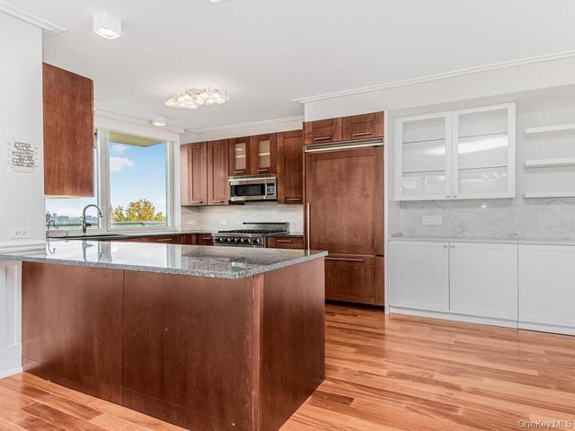 640 W 237th Street 7D, Bronx, NY 10463