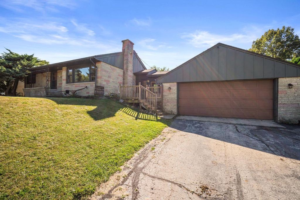 2403 W Alvina AVENUE, Milwaukee, WI 53221