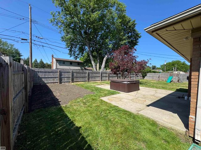 11489 Anna Lisa Street, Utica, MI 48312