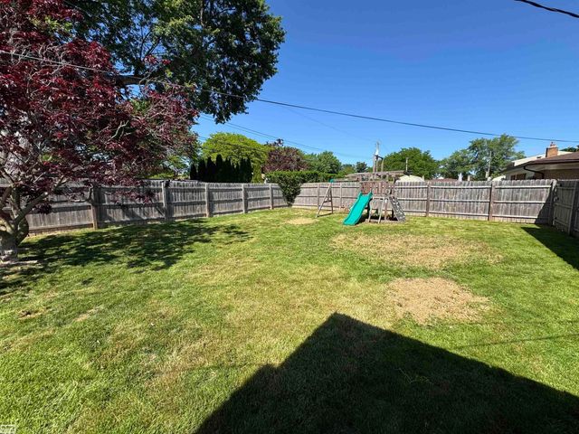 11489 Anna Lisa Street, Utica, MI 48312