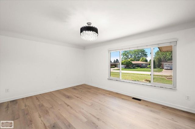 11489 Anna Lisa Street, Utica, MI 48312