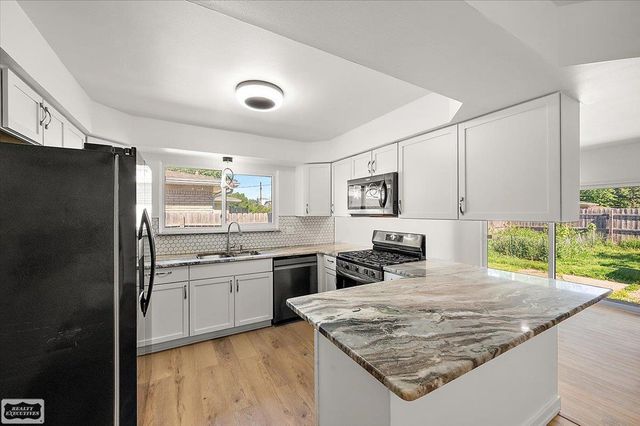 11489 Anna Lisa Street, Utica, MI 48312