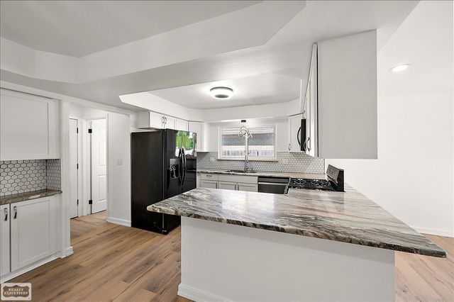 11489 Anna Lisa Street, Utica, MI 48312