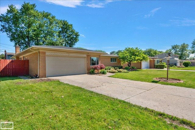 11489 Anna Lisa Street, Utica, MI 48312