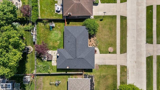 11489 Anna Lisa Street, Utica, MI 48312