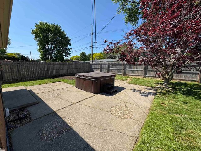 11489 Anna Lisa Street, Utica, MI 48312