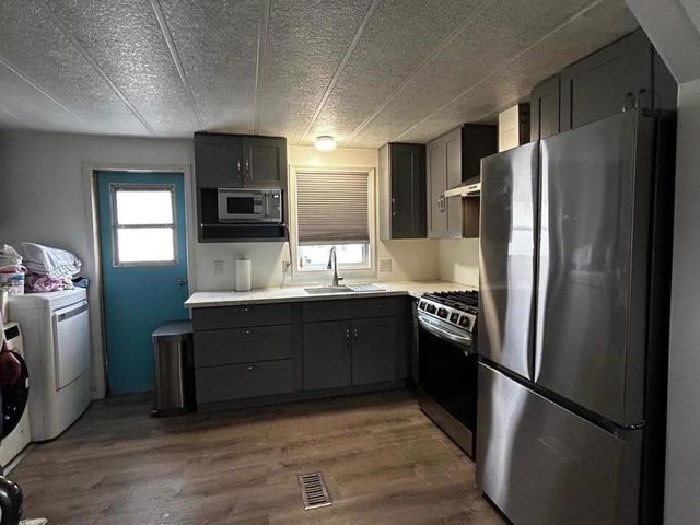 2053 E Bayshore Road, Redwood City, CA 94063