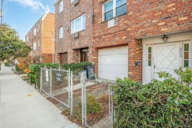 69-06 66 Road, Middle Village, NY 11379