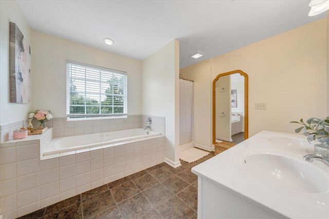 1138 Fallview DR, Vinton, VA 24179