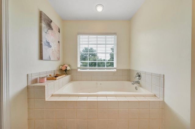1138 Fallview DR, Vinton, VA 24179