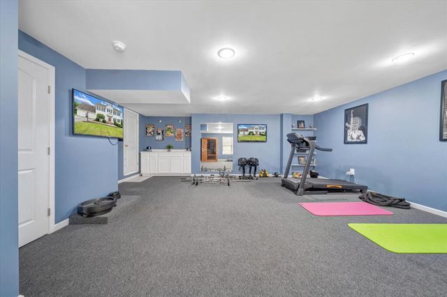 1138 Fallview DR, Vinton, VA 24179