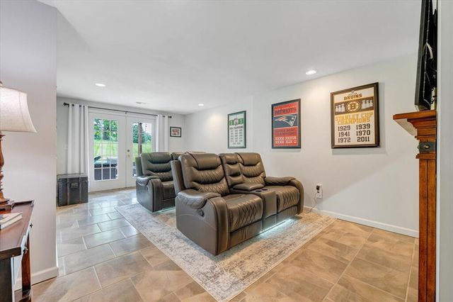 1138 Fallview DR, Vinton, VA 24179
