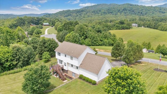 1138 Fallview DR, Vinton, VA 24179