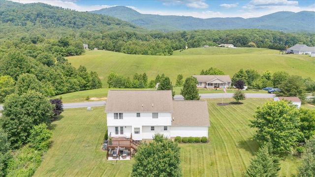 1138 Fallview DR, Vinton, VA 24179